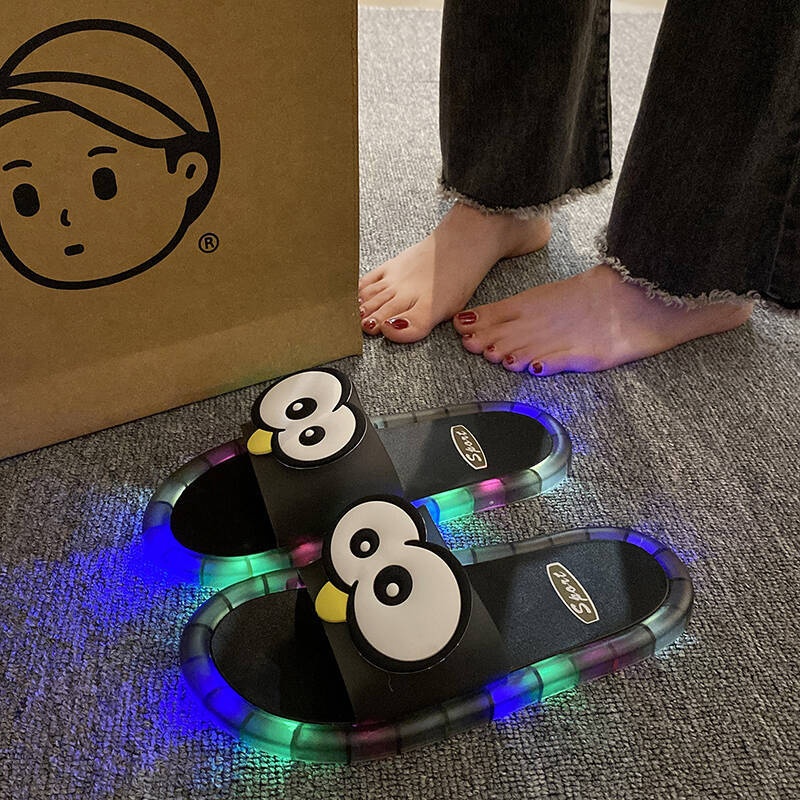 Home Bath - Sandal Seluncur Mata Besar Lucu Bercahaya,